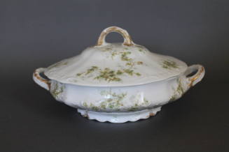 Covered vegetable dish