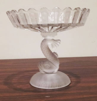 English (AKA: Ribbon, Frosted Ribbon with Dolphin)