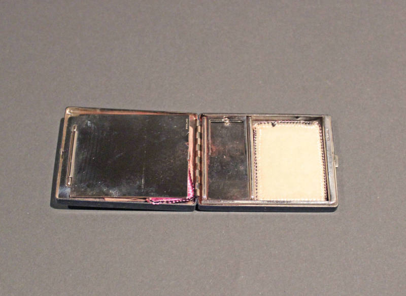 Makeup compact