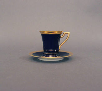 Cup (a) and saucer (b)