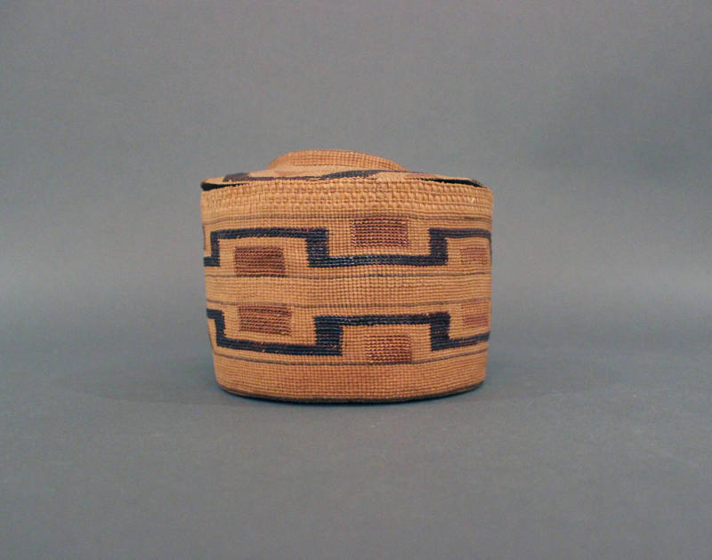 Basket with lid