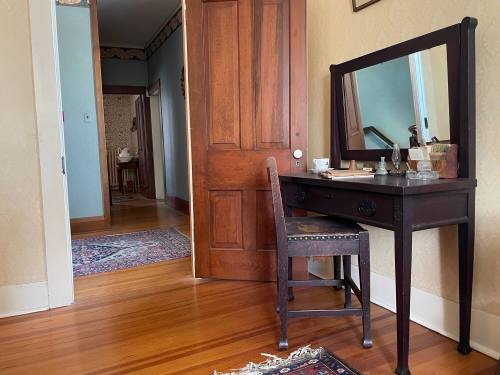 Dressing table with mirror, #0110