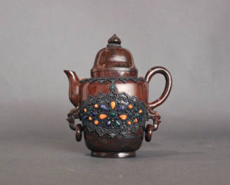 Pot with attached lid