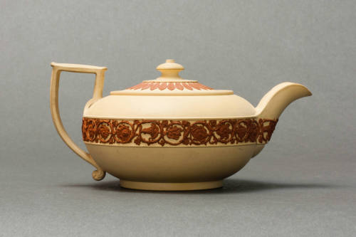 Teapot with lid