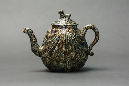 Teapot with lid