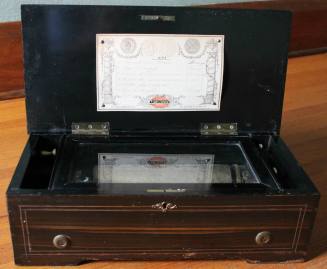 Cylinder box #5818 with inlay