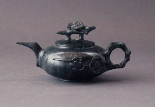 Teapot with lid