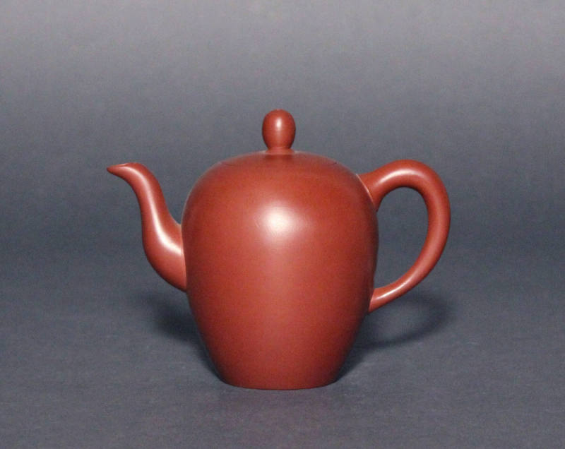 Teapot with lid