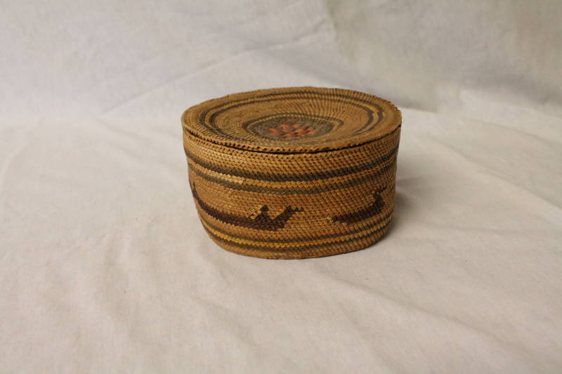 Basket with lid