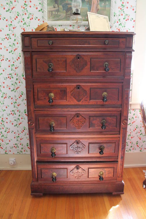 Chest of drawers