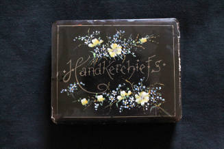 Handerchief box with lid and 3 handerchiefs