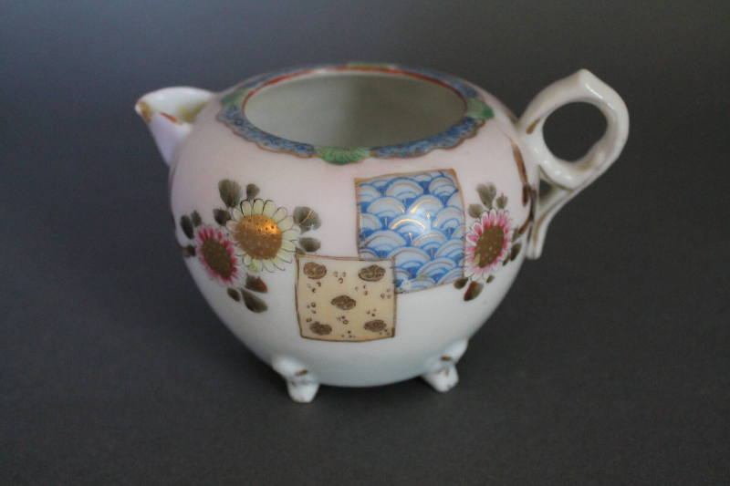 Sugar bowl w/ lid