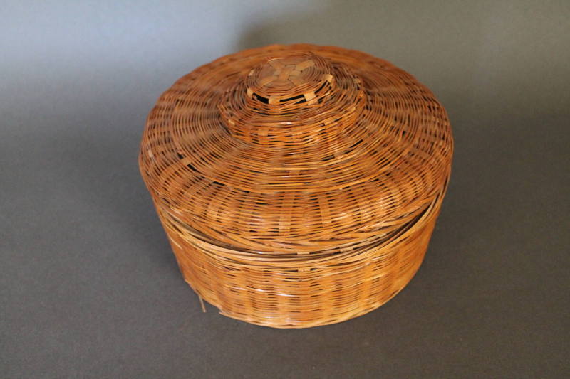 Basket with lid