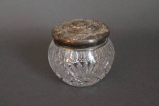 Dresser jar (a) and lid (b)