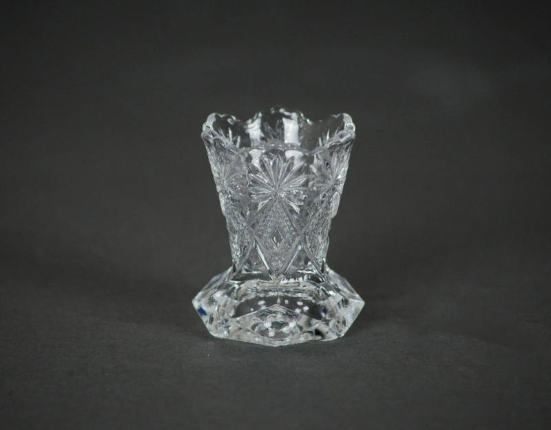 U.S. Glass Co. No. 15046 Victor (AKA: Shoshone, Blazing Pinwheels, Floral Diamond)