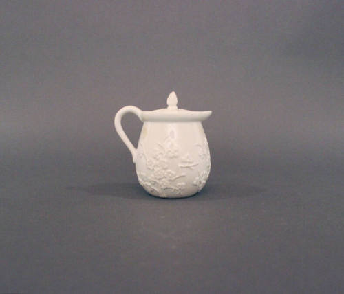 Cream jug and lid