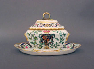 Covered tureen with plate