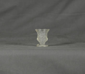 L. E. Smith Glass Company No. 4690 Daisy and Button miniature urn