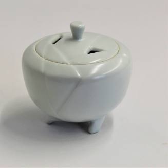 Footed bowl w/ lid