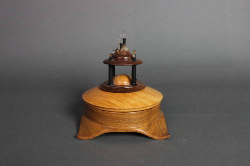 Jewely box with crystal lid