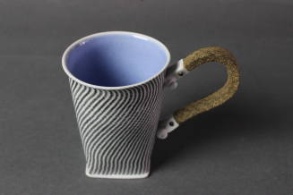 Tea Cups with Fan Belt Handel & Stand (2)