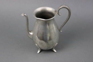 Tea pot with lid