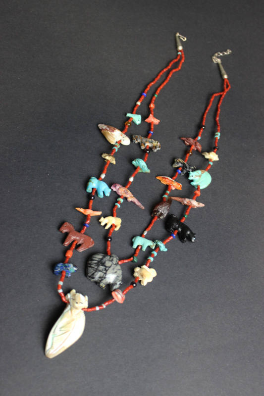 It bilan jinsiy aloqada bolgan ayol, uni tugunga boglashi, video