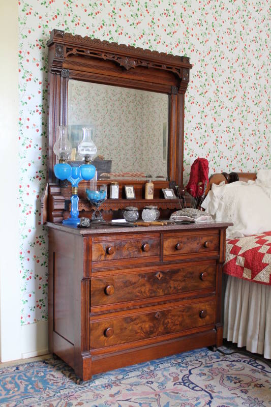 Chest of drawers with mirror