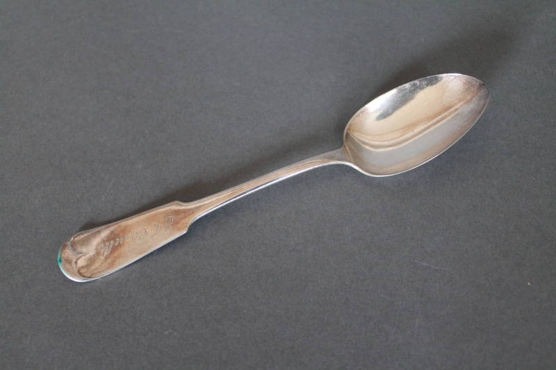 Serving spoon