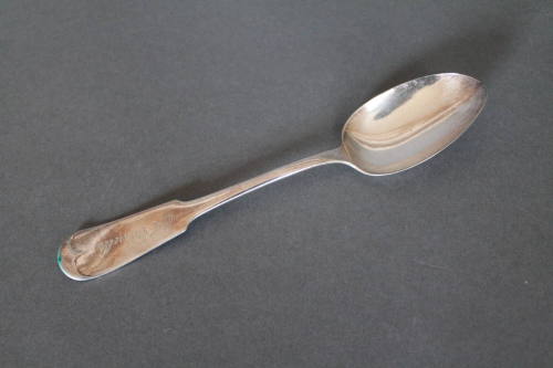 Serving spoon