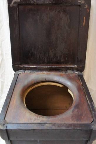 Commode chair and chamber pot