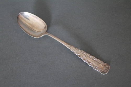 Serving spoon
