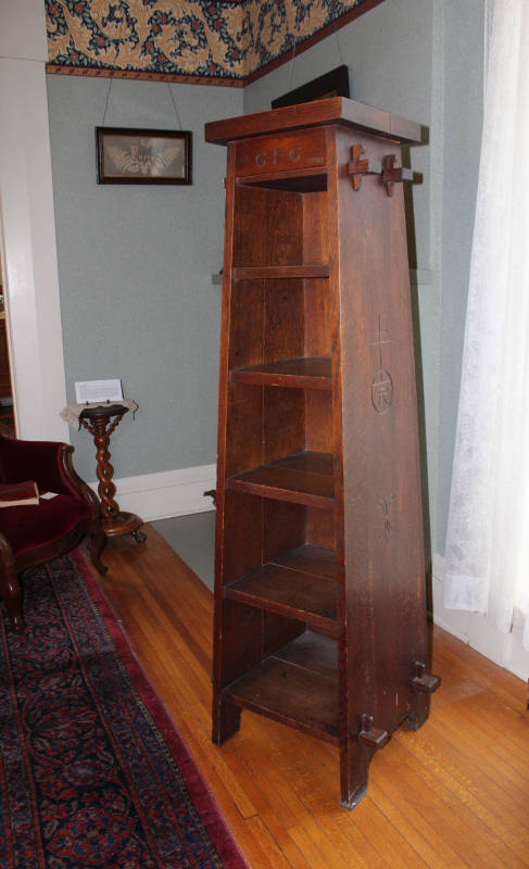 Magazine Pedestal Stand (#80)