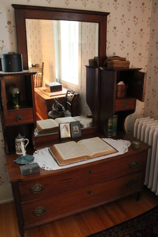 Dresser with mirror