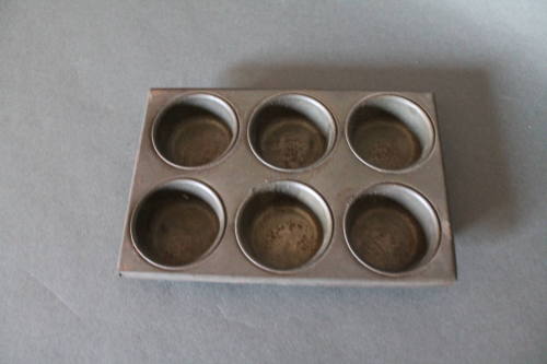 Toy, Muffin tin