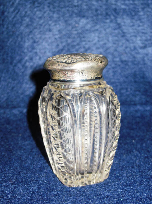 Powder jar with lid