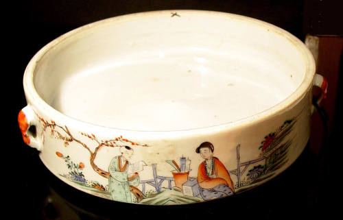 Shallow bowl
