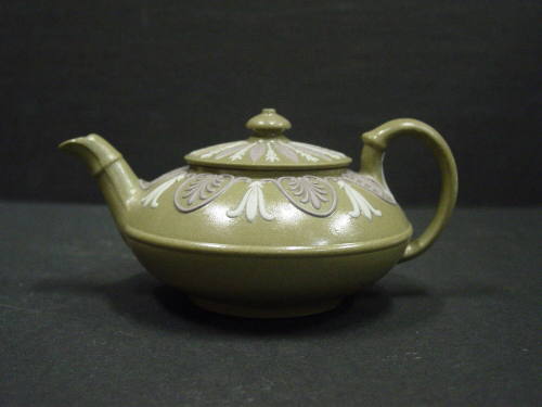 Teapot with lid