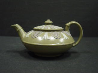 Teapot with lid